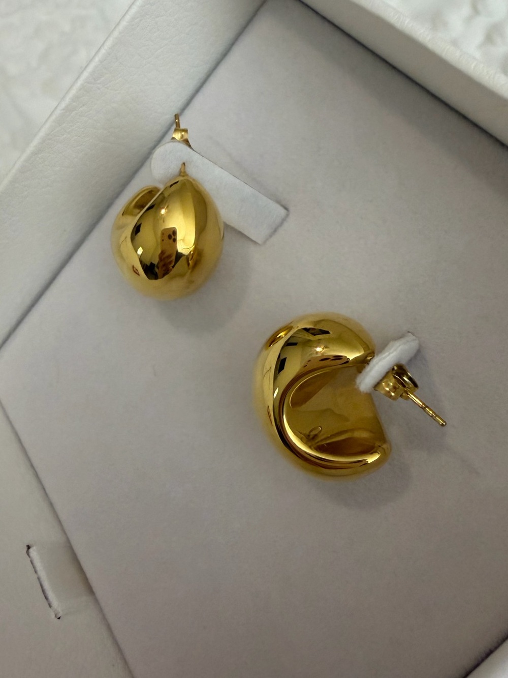 Cendre Bobbi Crescent Earrings Gold Teardrop with Box - Picture 3 of 5